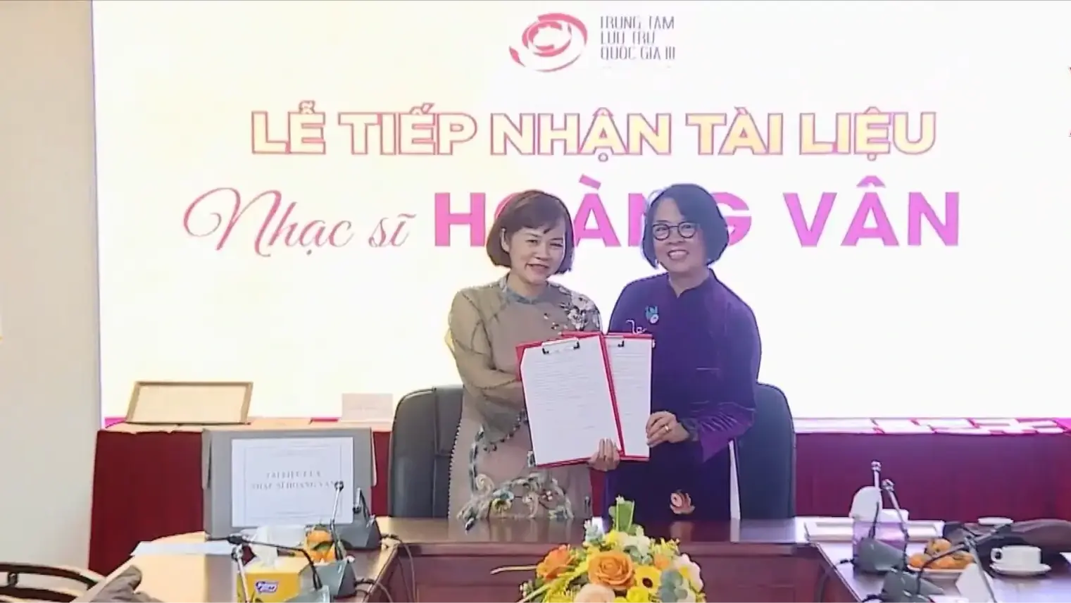 Tiếp nhận tài liệu nhạc sỹ Hoàng Vân, Hoàng Long, Hoàng Lân